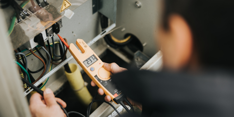 Why You Should Leave the Electrical Troubleshooting to the Professionals